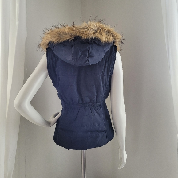 Coalition LA hooded puffer vest - Picture 5 of 8